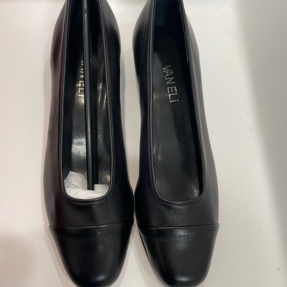 New in the box Vaneli Black Leather Nappa slides Size 6.5
